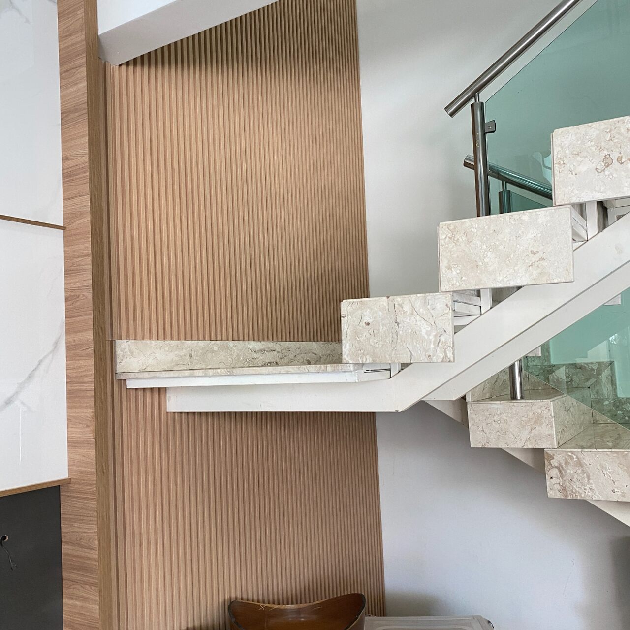 Painel Ripado Wpc Interno Wave Cor: Freijó Liso 2,90m x 14cm (0,406m²)