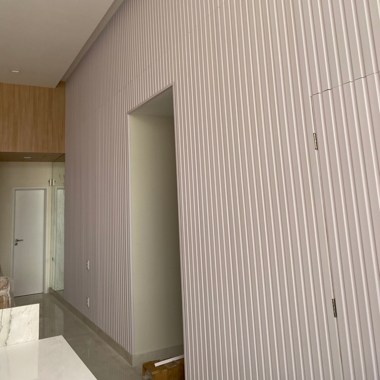 Painel Ripado Wpc Interno Wide Cor: Branco Absoluto 2,90m x 19cm (0,55m²)
