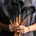 Concha De Silicone Preto Com Cabo De Bambu Utensílio De Cozinha Concha Para Feijão Yoi