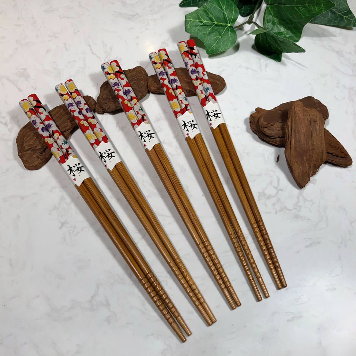 Conjunto De Palitos Japoneses Sushi Bambu Kyoto 5 Pares Hashi Floral Vermelho Yoi
