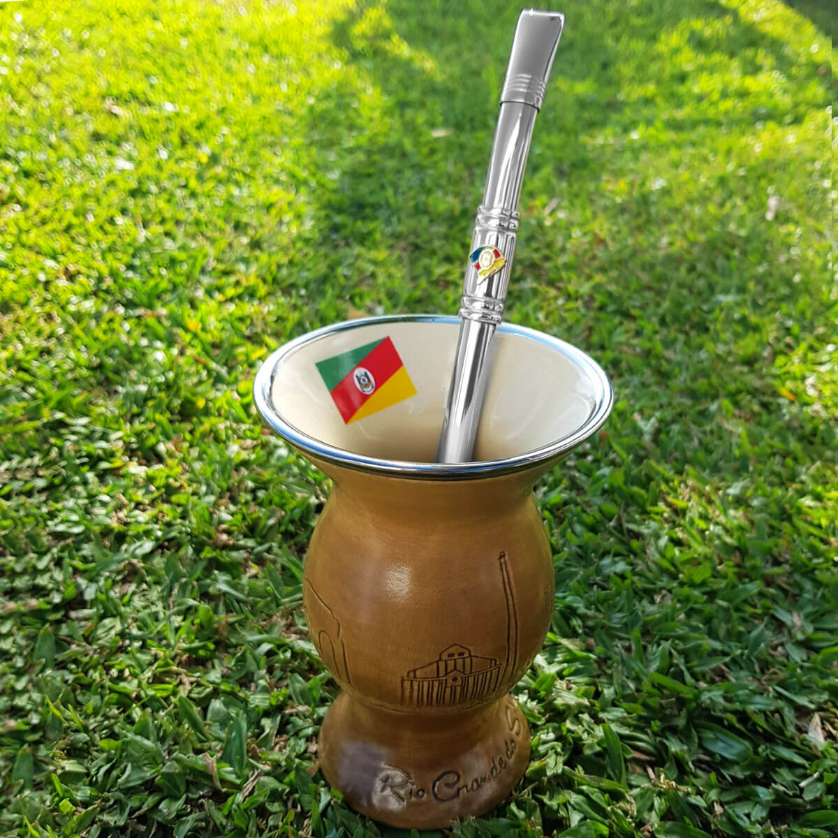 Bomba Chimarrão Tererê Aço Inox 23cm com Rosca e Anel com Pingente de Brasão