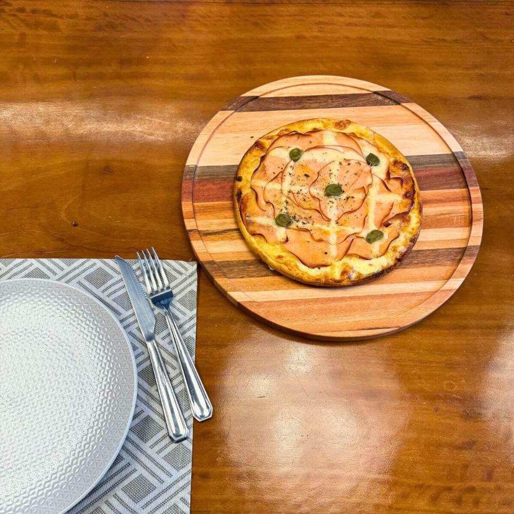 Conjunto 2 Tábuas de Madeira para Servir Pizzas Frios Petiscos 35cm e 38cm Redondas
