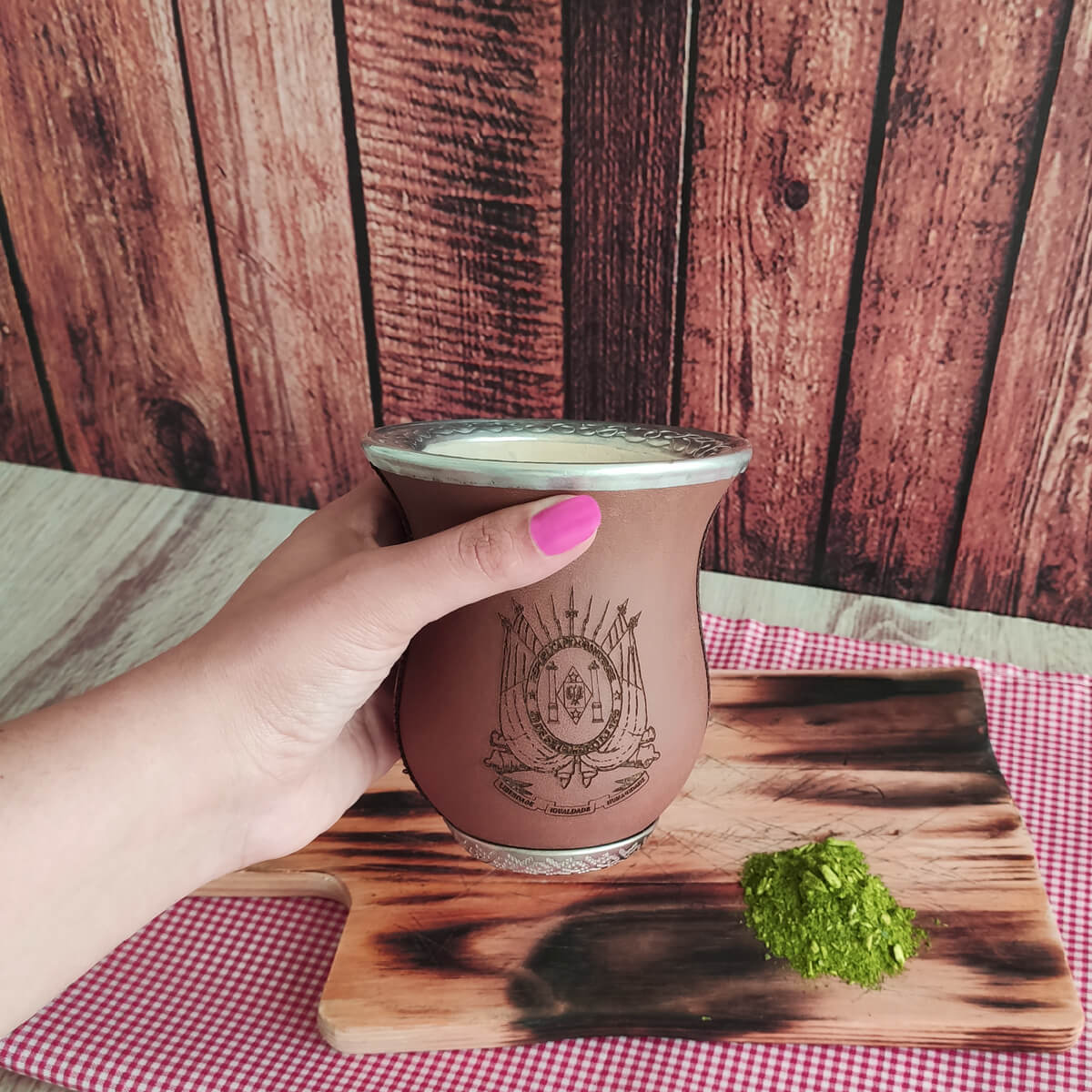 Cuia de Chimarrão Artesanal Cuia de Porongo Natural Revestida Corino 12cm Brasão