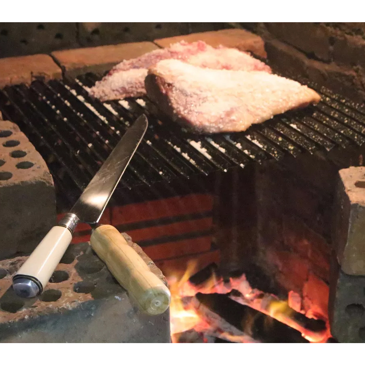 Faca 9 Churrasco Aço Carbono Cabo De Osso Bainha De Couro