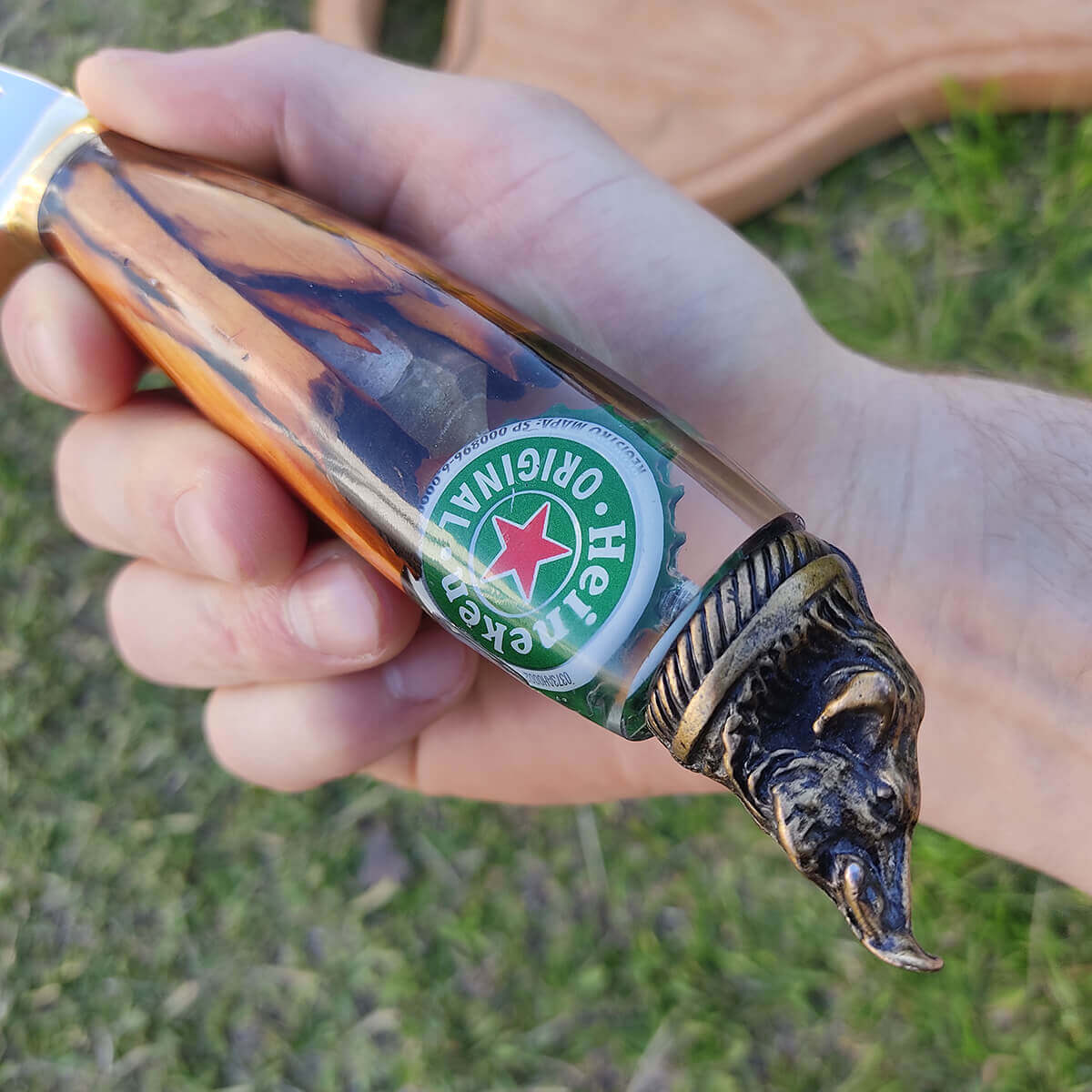 Faca Javalizeira Artesanal 10' Inox Cirúrgico 3mm Cabo Híbrido Heineken Nó de Pinho Pomo Javali