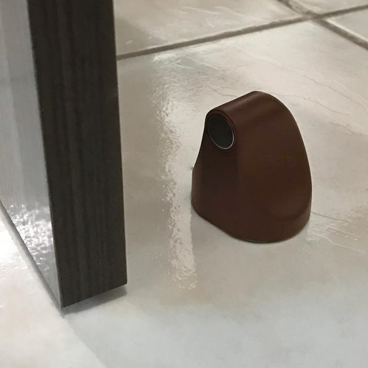 Kit 4 Trava Porta Aparadores De Imã Fixadores Magnéticos Marrom Escuro