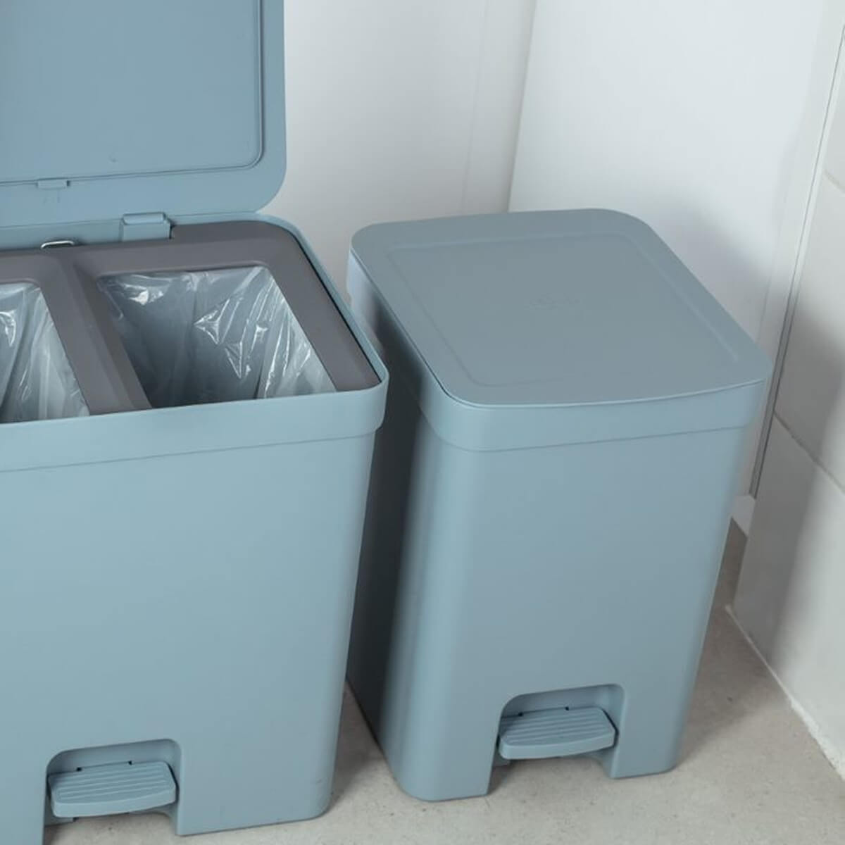 Lixeira de Pedal OU Cesto de Lixo para Cozinha Escritório Linha Trium 12 Litros Azul Glacial