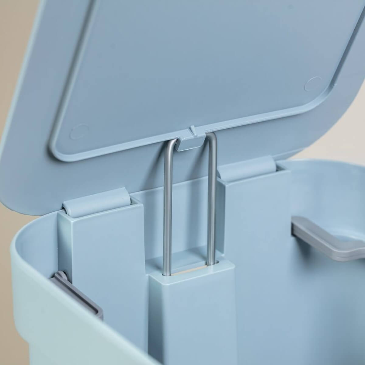 Lixeira de Pedal OU Cesto de Lixo para Cozinha Escritório Linha Trium 12 Litros Azul Glacial