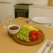 Petisqueira Tábua Teca 23cm Servir com Cabo e Ramekin 30ml Redonda Aperitivos Queijos