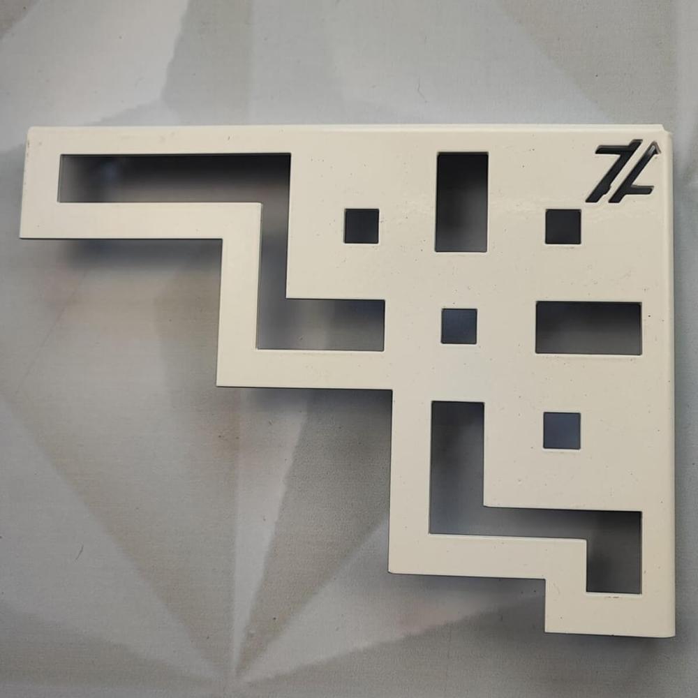 Mão Francesa Arabesco 20cm Quadrados Abstrato Branco Aço Zar