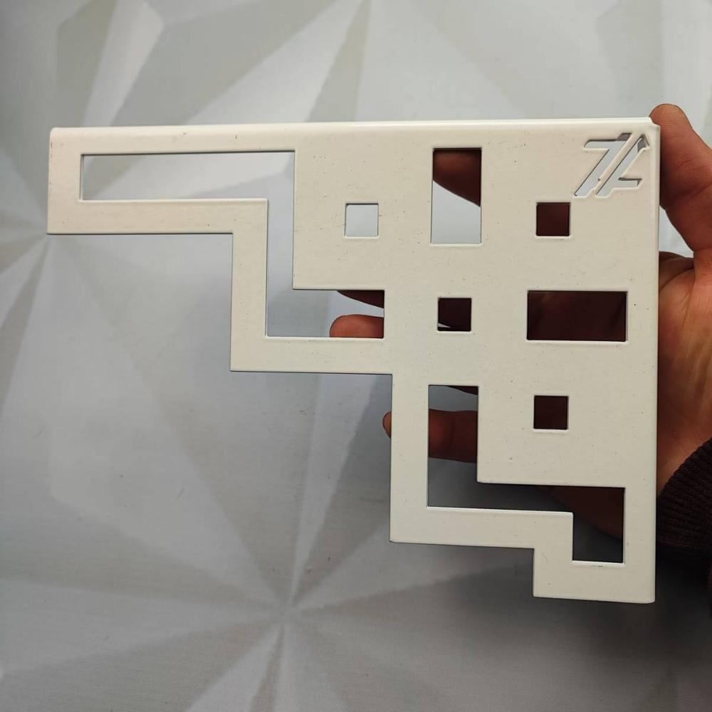 Mão Francesa Arabesco 20cm Quadrados Abstrato Branco Aço Zar