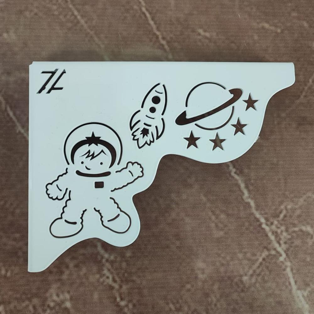 Mão Francesa Ornamentada 20cm Nave Espacial Astronauta Branc