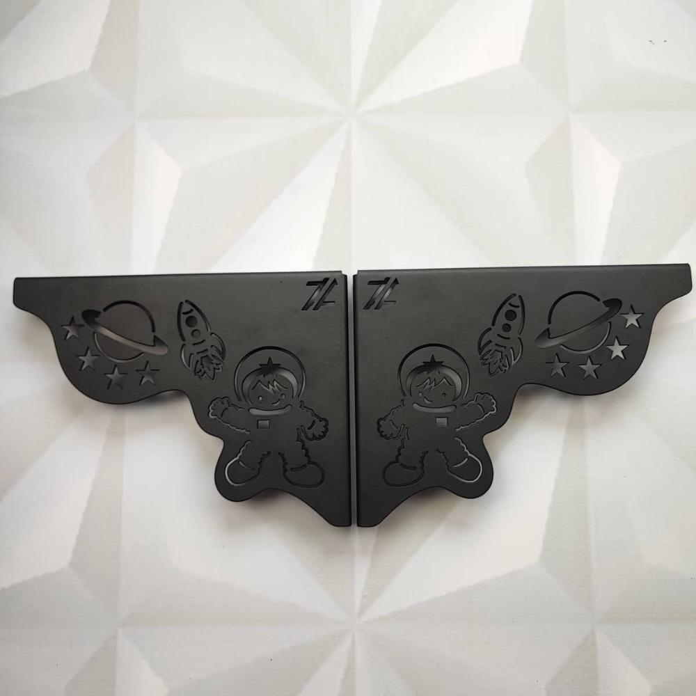 Mão Francesa Ornamentada 20cm Nave Espacial Astronauta Preto Aço Zarg