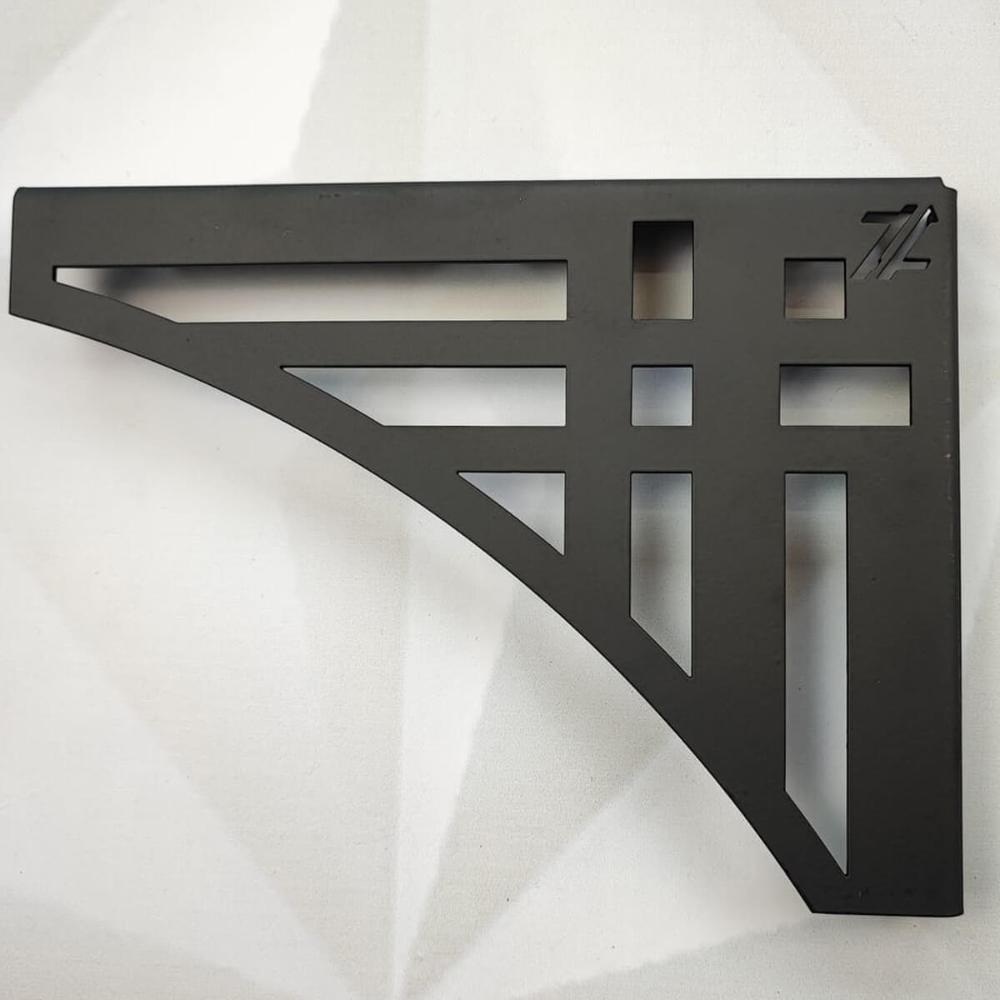 Mão Francesa Ornamentada Preta 20cm Abstrata Linhas Retas em Aço Zarg