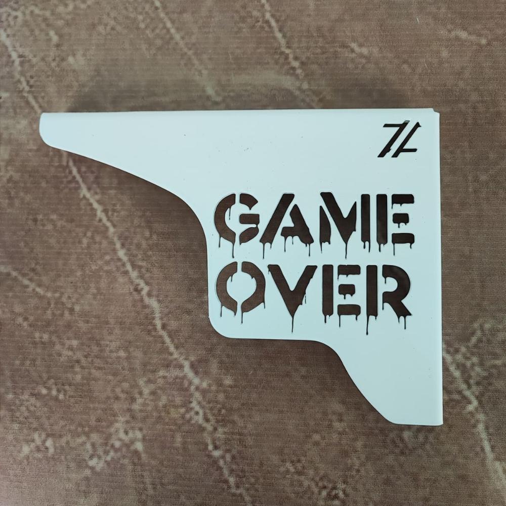 Mãos Francesas Brancas 20cm Game Over Decorativa em Aço para Prateleira Zarg