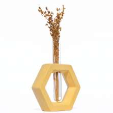 Vaso Decorativo Solitário Hexa 16,5cm Artesanal em Cimento - Amarelo