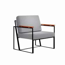 Poltrona Roma Linho Cinza com Rattan e Base em Metal Preto