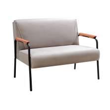 Sofá Namoradeira 2 Lugares Jade Com Apoio De Braço Madeira/metal - Veludo Capuccino