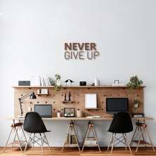 Frase de Parede Never Give Up 80x37 Marrom