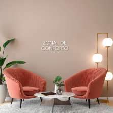 Frase de Parede em Relevo Zona de Conforto 120x41 Branco