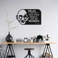 Quadro Escultura Frase Gandhi Seja a Mudança 60x36 Preto