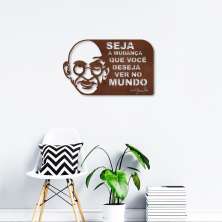 Quadro Escultura Frase Gandhi Seja a Mudança 80x48 Marrom