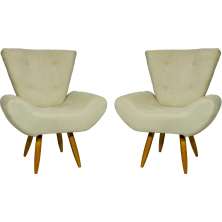 Kit 2 Poltronas Decorativas Reforçadas Para Sala Emilia Suede Bege Pé Castanho - Clique E Decore