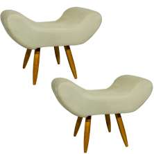 Kit 2 Puff Para Sala, Quarto E Escritório Decorativo Emilia Suede Bege Pé Castanho - Clique E Decore