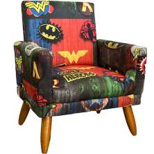 Poltrona Decorativa Nina Infantil Para Quarto Infantil Suede Estampa Herois Pé Castanho