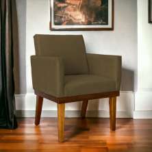 Poltrona Decorativa Para Sala Recepção Escritório Divine Base Reforçada De Madeira Suede Marrom