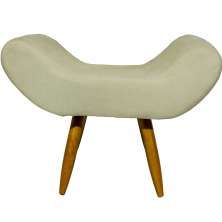 Puff Para Sala, Quarto E Escritório Decorativo Emilia Suede Bege Pé Castanho - Clique E Decore