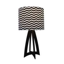 Abajur Base Madeira Preta E Tecido Chevron Preto E Branco
