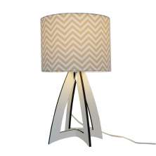 Abajur Base Madeira e Cúpula Chevron Bege e Branco