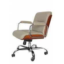 Poltrona Eames Diretor Linha Capa em Madeira