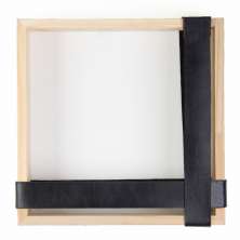 Nicho Chess Pinus Com Corino Preto 20X20 Cm