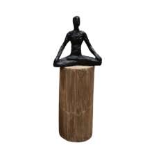 Escultura Decorativa Meditação Preta e Madeira
