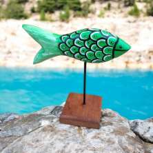 Escultura de Peixe em Madeira Verde