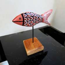 Escultura de Peixe em Madeira Vermelho