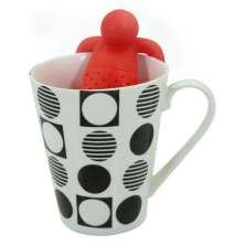 Kit Caneca Poá Bolinhas Monocromática Cerâmica 330ml E Boneco Infusor de Chá Silicone