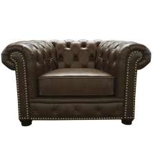 Poltrona Sala de Estar Chesterfield com Pés Madeira Couro Marrom G40 - Gran Belo