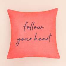 Capa de Almofada Quadrada Vermelha Frase "Follow Your Heart" - Home Cartoon