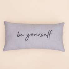 Capa para Almofada Cinza Retangular Frase "Be Yourself"  - Home Cartoon
