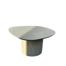Mesa de Centro Orgânica 80 cm Base Cimento Queimado Tampo Laqueado Fendi