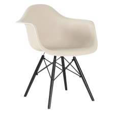 Cadeira Charles Eames Eiffel DAW com pés de madeira preta Bege