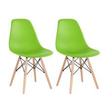 Kit 2 cadeiras Charles Eames Eiffel DSW com pés de madeira clara Verde claro