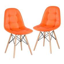 Kit 2 cadeiras estofadas Charles Eames Eiffel Botonê com pés de madeira clara Laranja