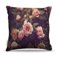 Almofada 45 x 45cm  Nerderia e Lojaria rosas natureza colorido