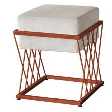 Puff Decorativo Tróia Base Bronze Veludo Bege  - Montanaris Decor