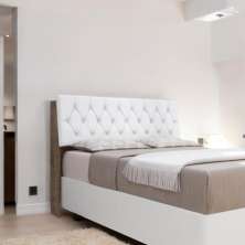 Cabeceira Estofada Yasminne Queen Chocolate Com Capitonê Branco