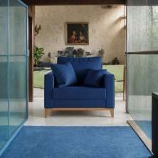 Poltrona Madeleine Pés e Base em Madeira Linho Cotton Azul Marinho